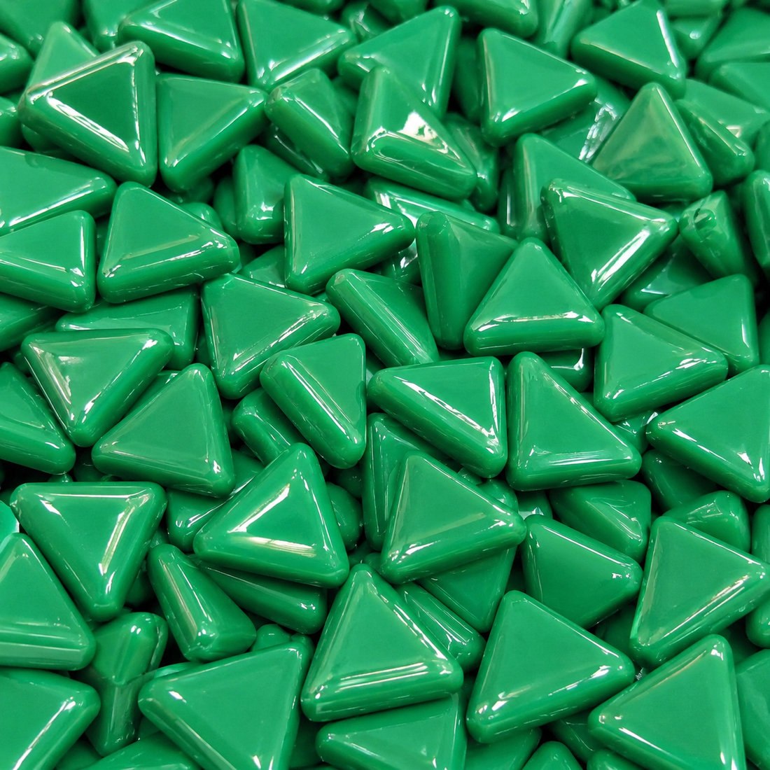 Mini mosaico de vidrio triangular verde abeto