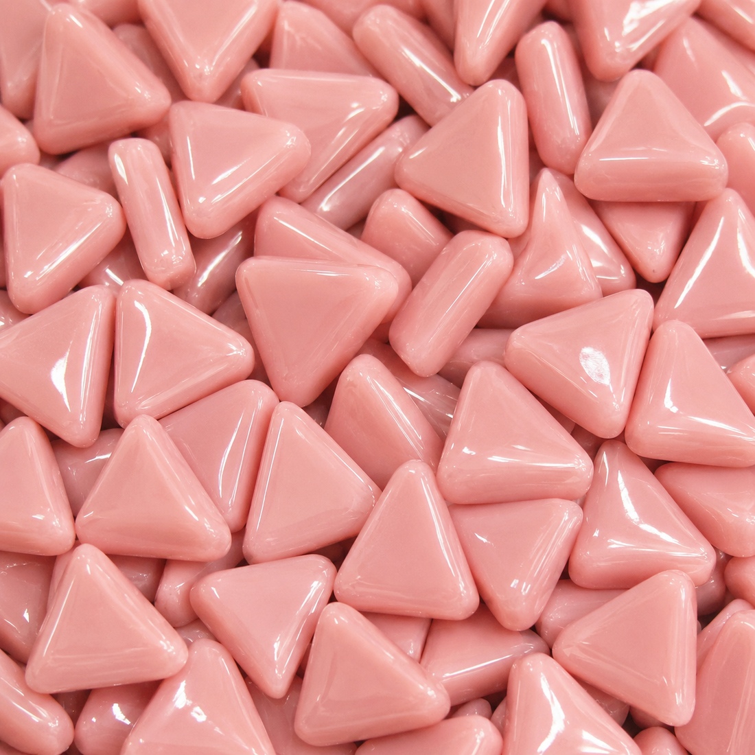Mini mosaico de vidrio triangular rosa oscuro