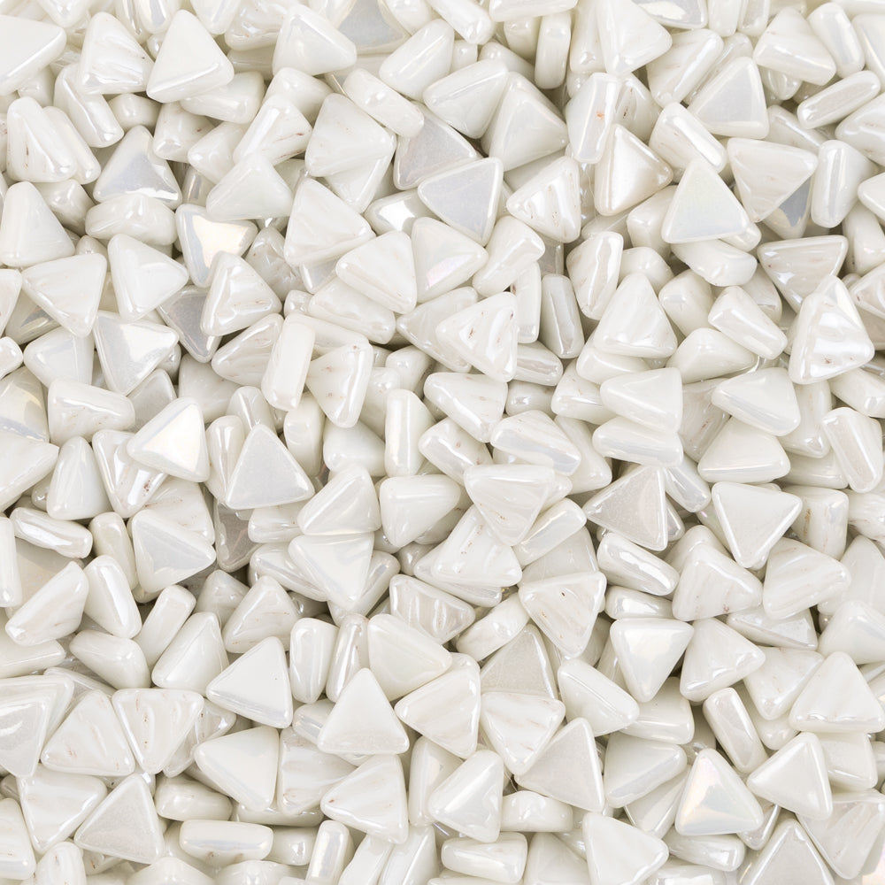 Packshot Mini Glass Mosaic Triangle Iridised – white – 8mm