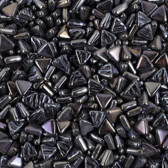 Mini mosaico de vidrio triangular iridiscente negro opaco