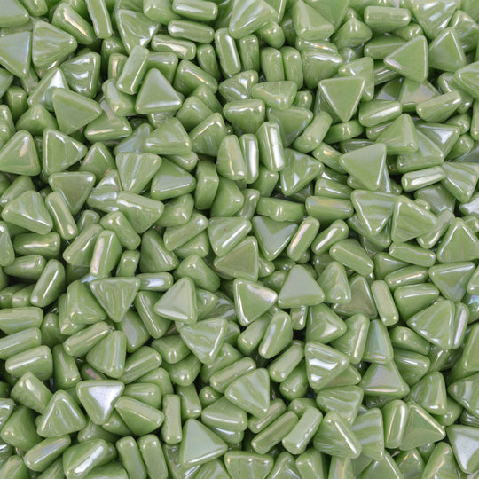 Mini mosaico de vidrio triangular iridiscente nuevo verde.