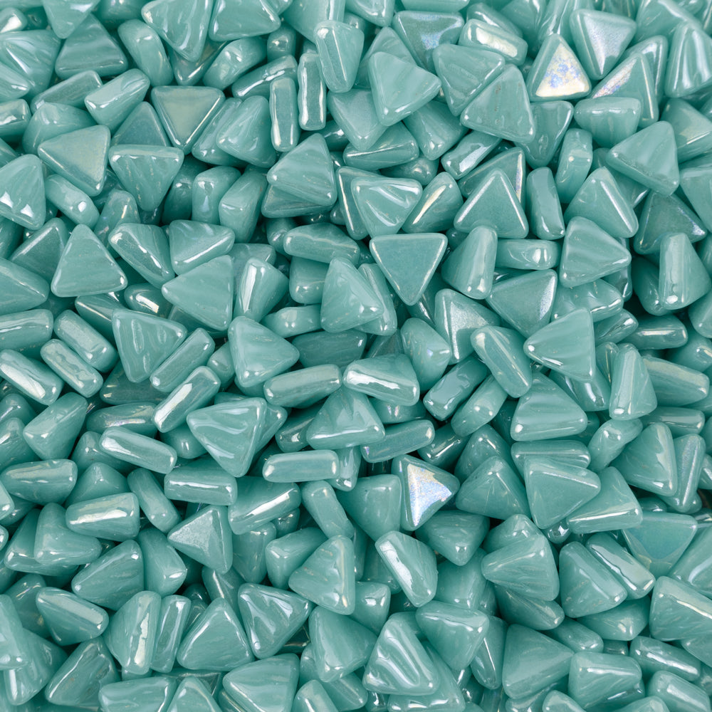 Packshot Mini Glass Mosaic Triangle Iridised – teal – 8mm