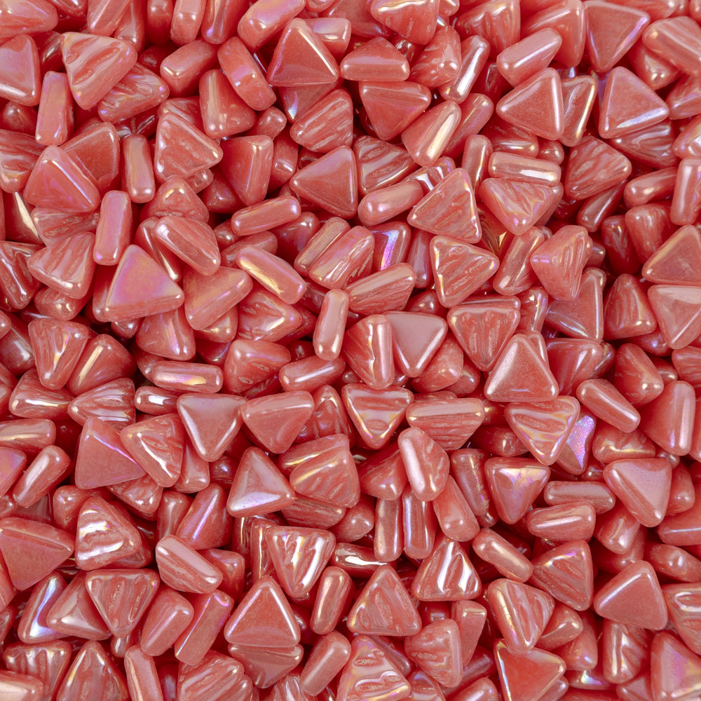 Packshot Mini Glass Mosaic Triangle Iridised – red – 8mm