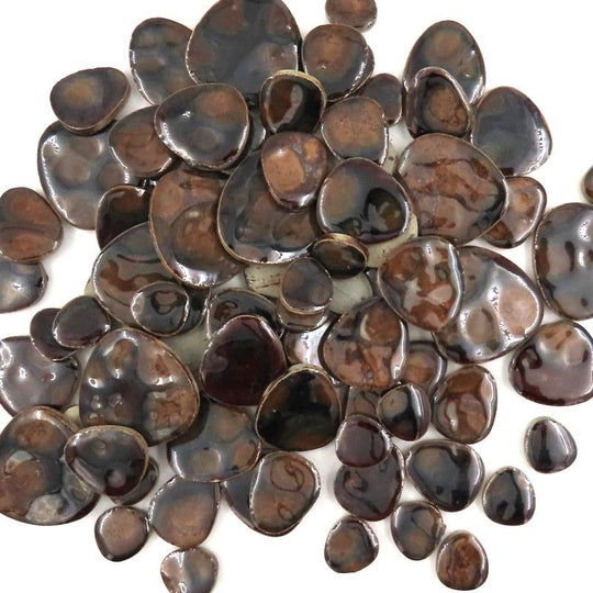 Guijarros de tierra oscura (sueltos)