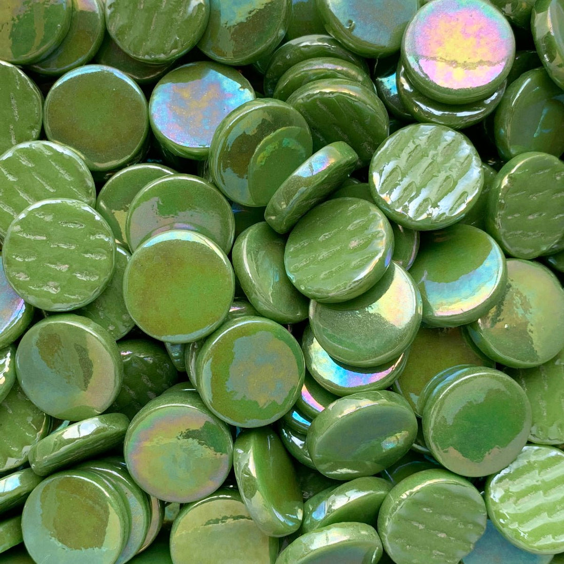 Verre Mosaique - glass mosaic -Glasmosaik-glasmozaïek-Ronde Glastegel Parelmoer 18mm Groen - mosaicshop