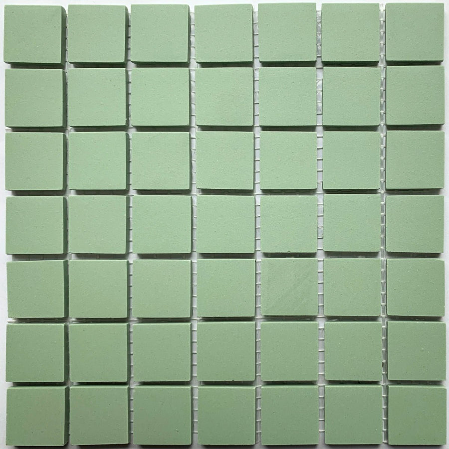 Winckelmans Pistache – matte Mosaikfliesen im Format 20x20 mm auf Netz